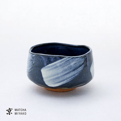 抹茶碗　美濃焼 青釉白刷毛