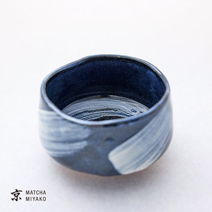 抹茶碗　美濃焼 青釉白刷毛